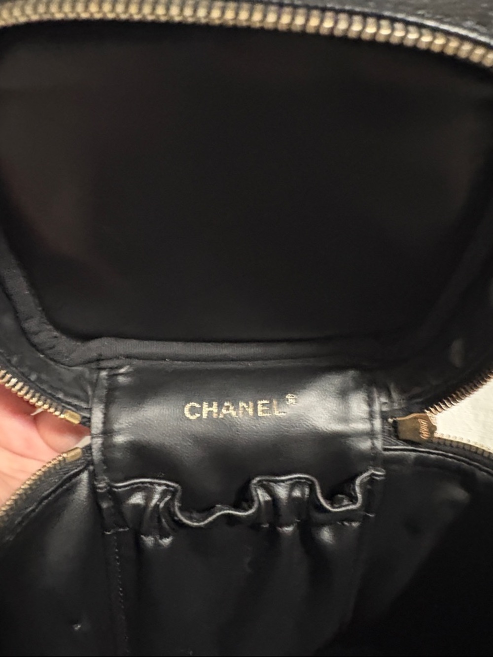 CHANEL Black Caviar Leather Vanity Case with Gold Zipper - Picture 5 of 6